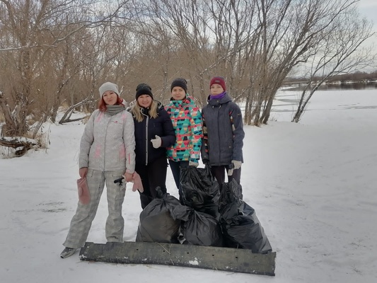 Свалка своими руками. Берега реки Авача завалены мусором